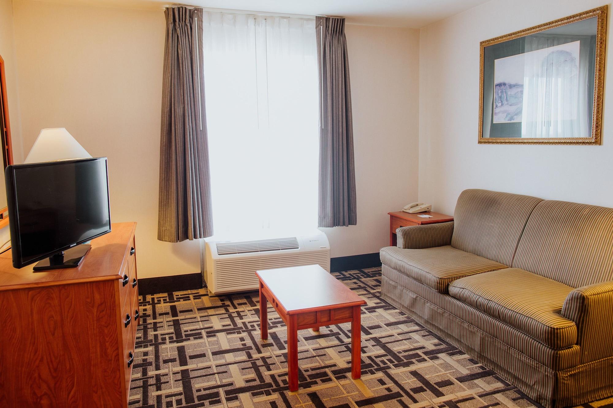 Hampton Airport-galerias 4*