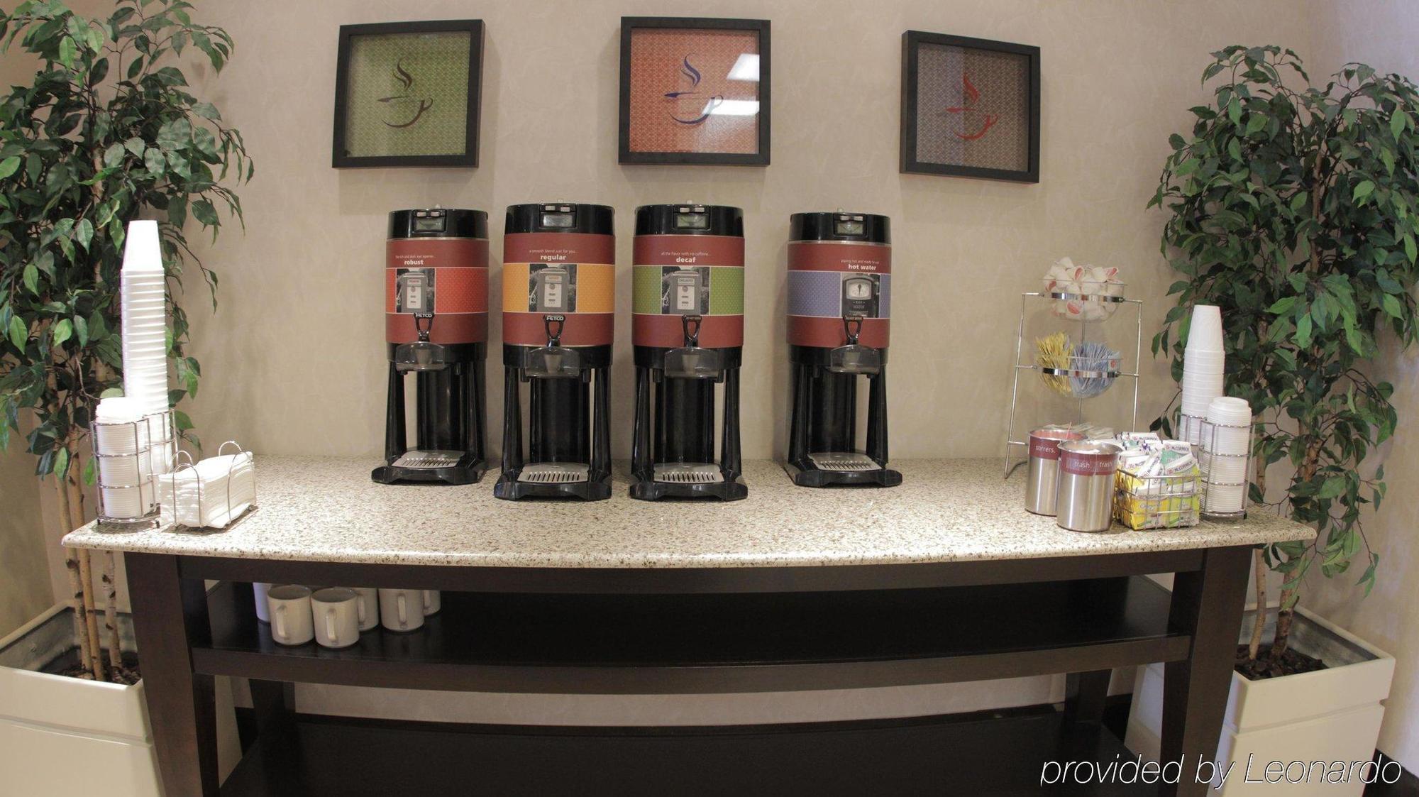 Hampton Airport-galerias Hotel